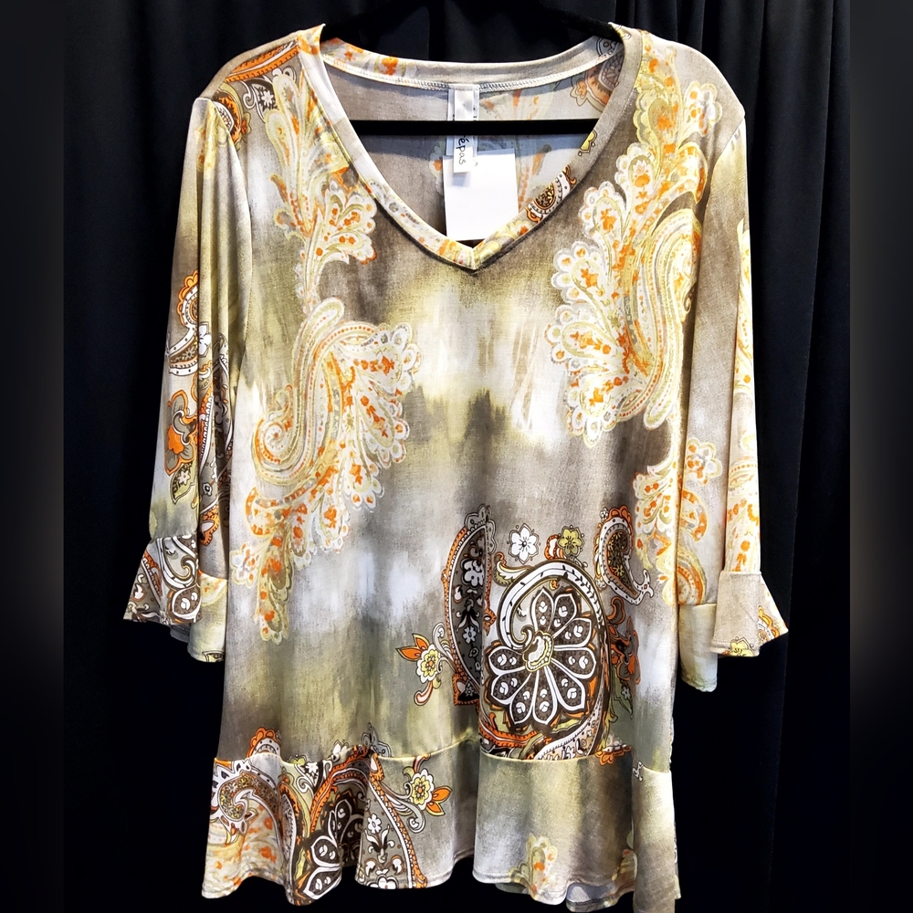 NWT - Crepes Brand, Paisley Ruffled, v neck, elongated ladies top